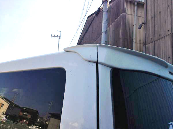 日産NV350キャラバンのリアスポイラー
