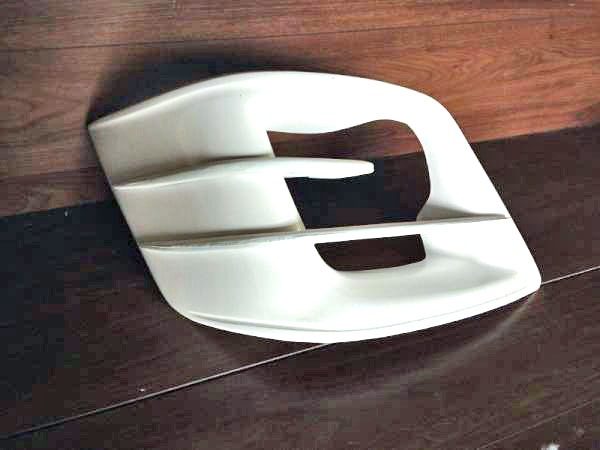 日産NV350キャラバンのフォグランプカバー