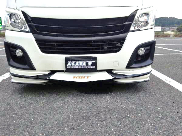 日産NV350キャラバンのフロントグリル